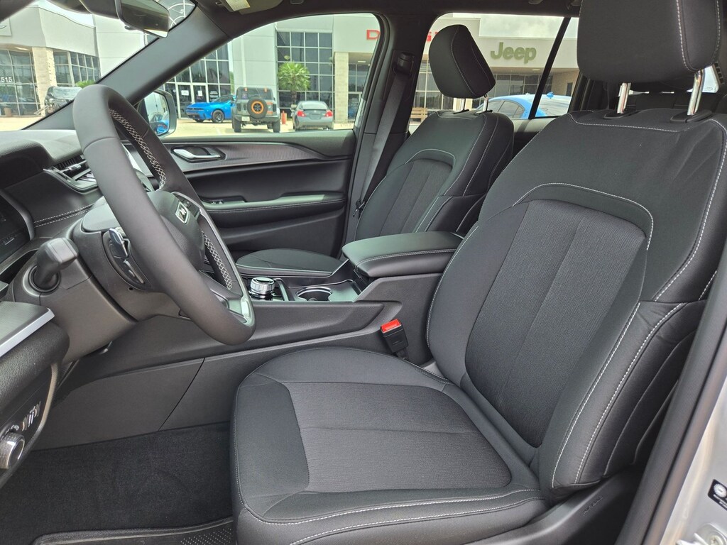 New 2026 Jeep Grand Cherokee Laredo SUV