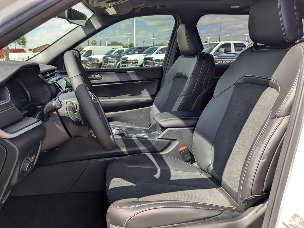 New 2025 Jeep Grand Cherokee Altitude X SUV