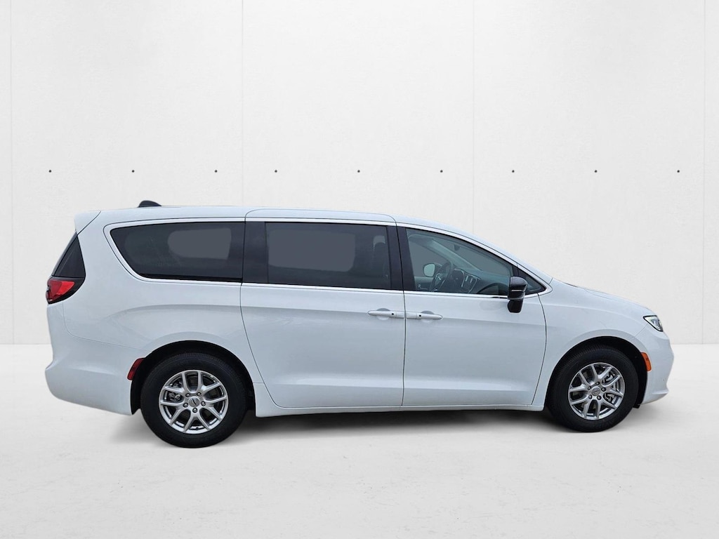 New 2024 Chrysler Pacifica Touring L Van Passenger Van