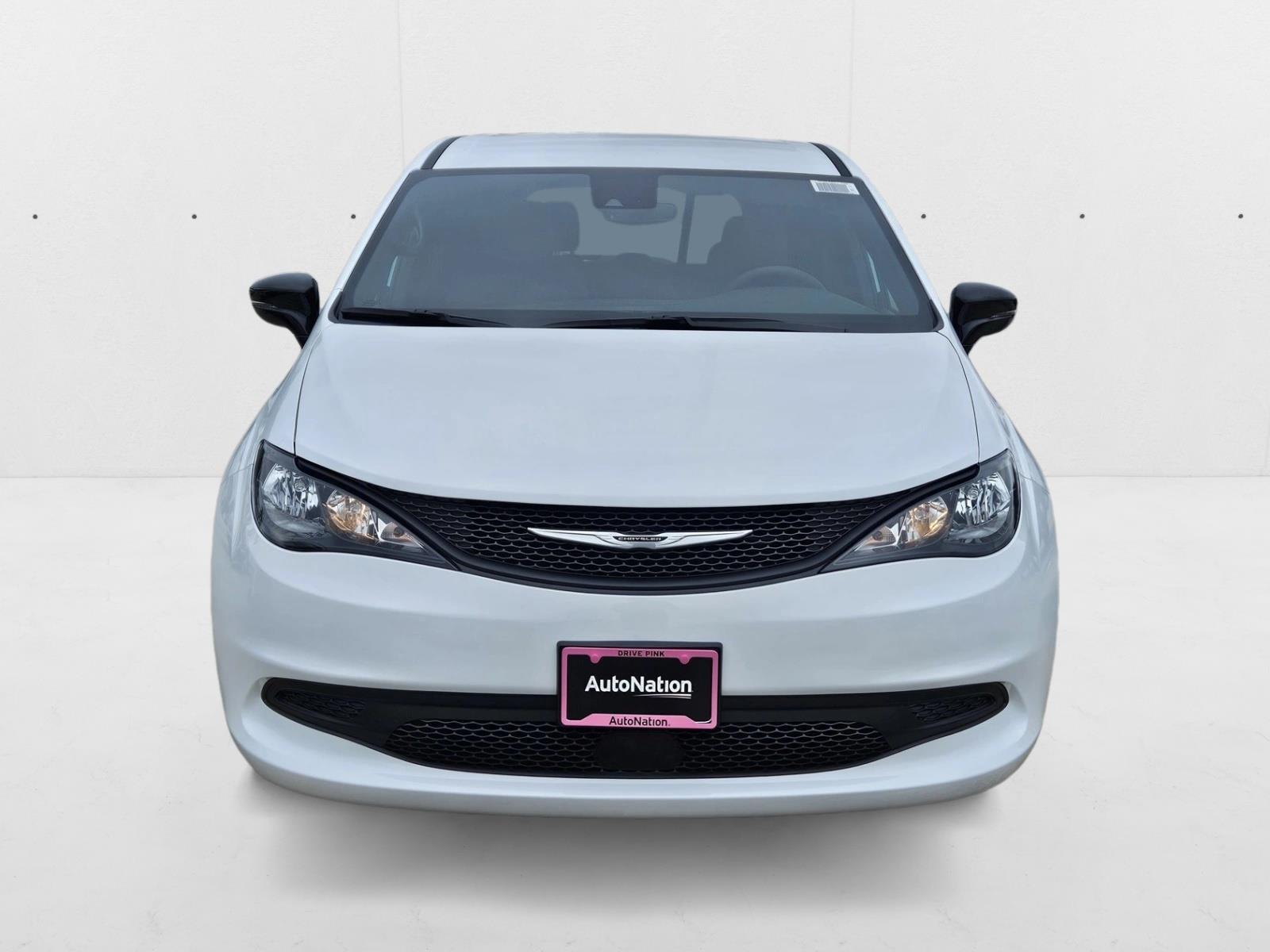 2025 Chrysler Voyager LX photo 2