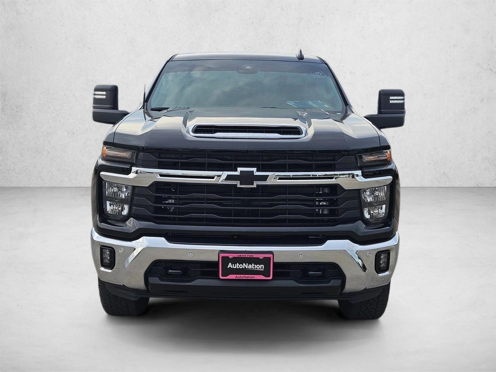 2025 Chevrolet Silverado 2500HD LT photo 2