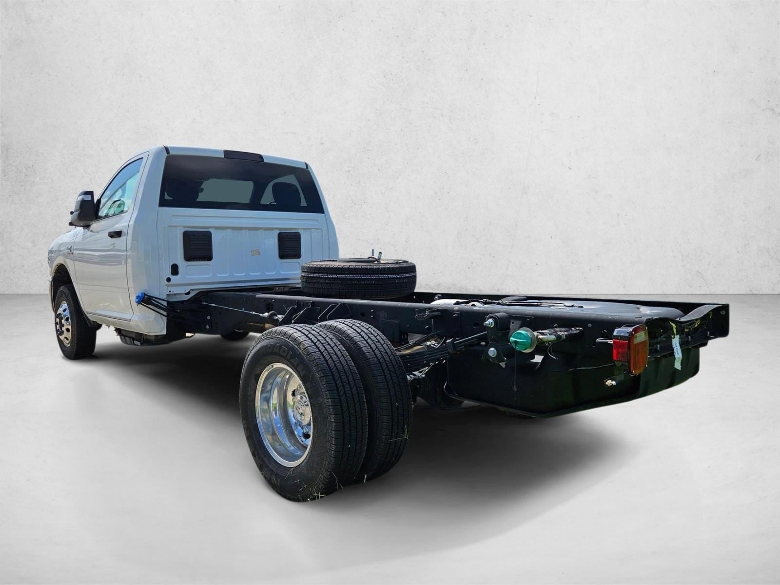 2026 RAM 3500 Chassis Tradesman - Photo 9
