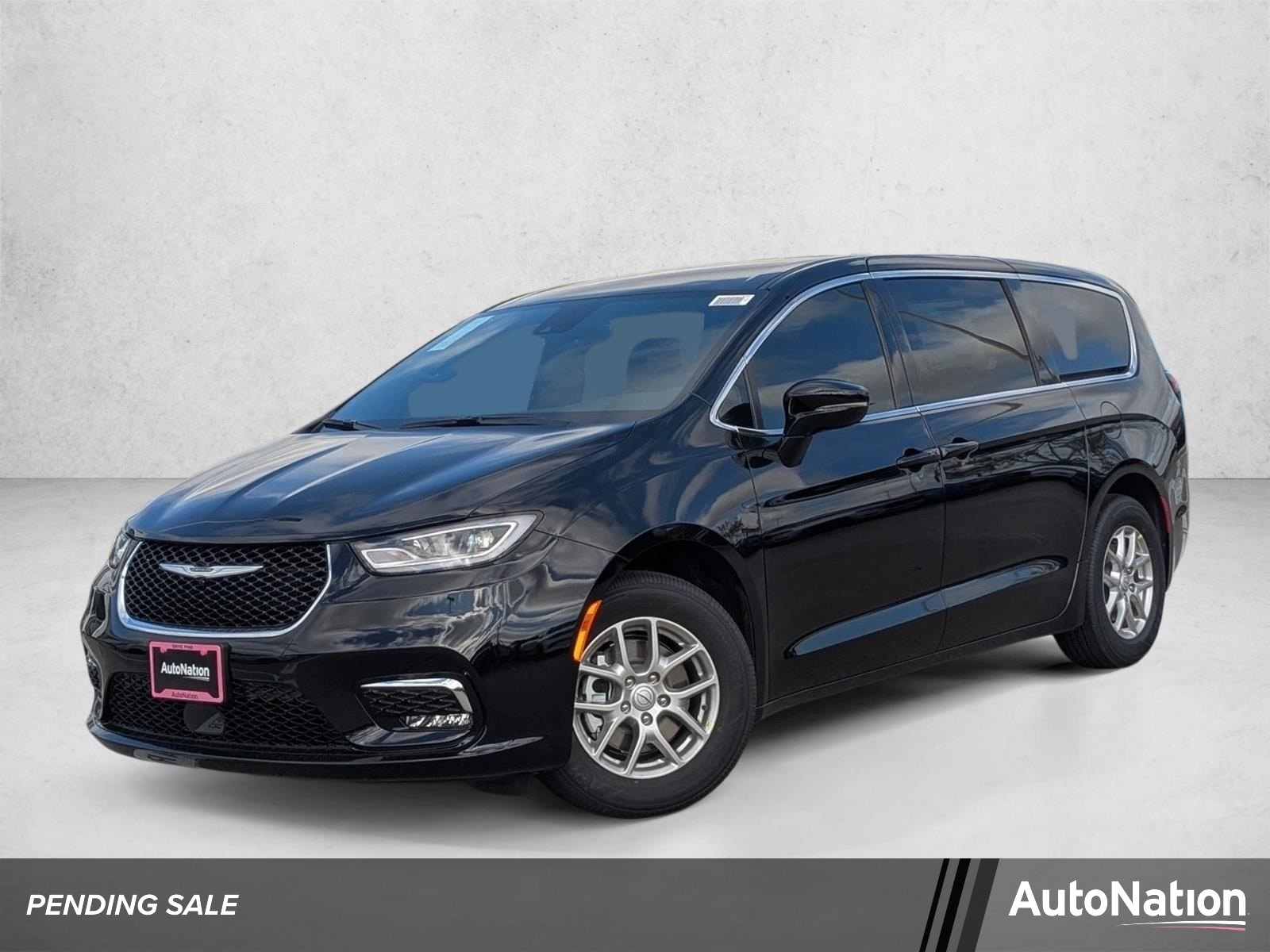 2026 Chrysler Pacifica Select's photo