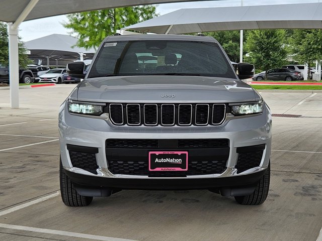 2025 Jeep Grand Cherokee Laredo X photo 2