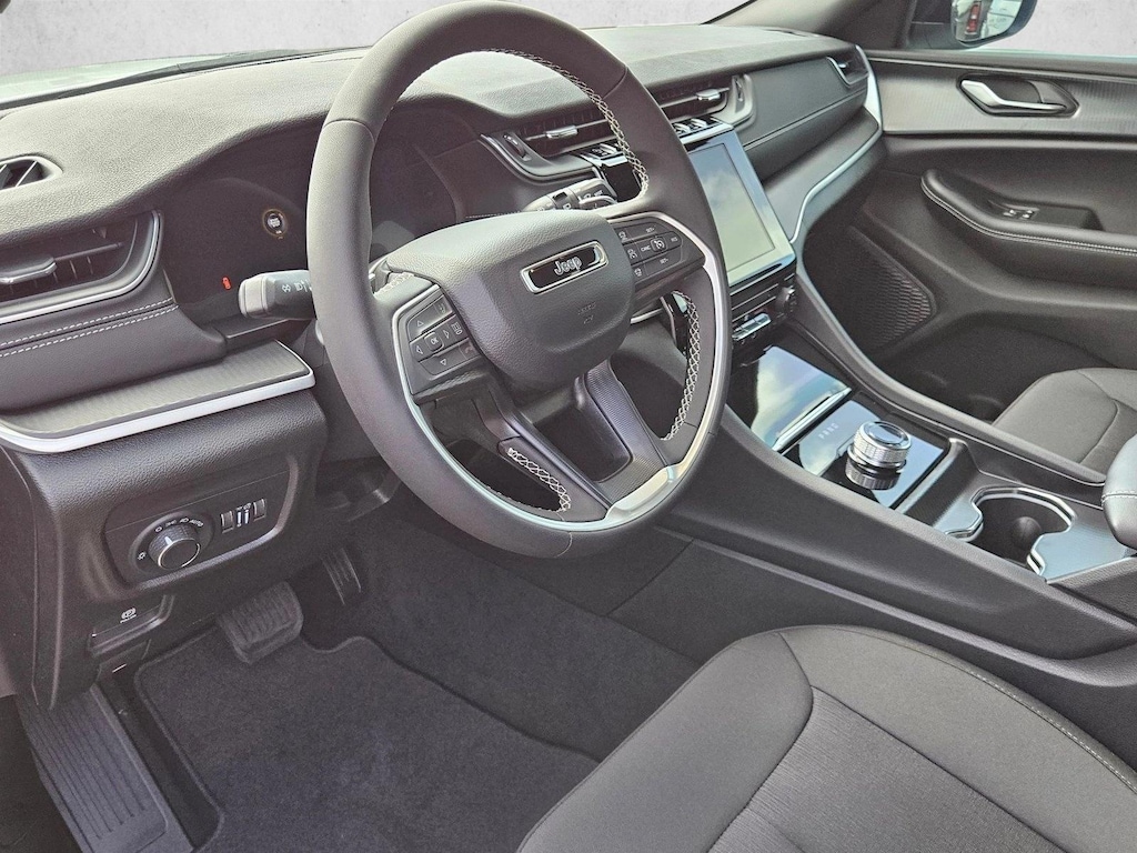 New 2026 Jeep Grand Cherokee Laredo SUV