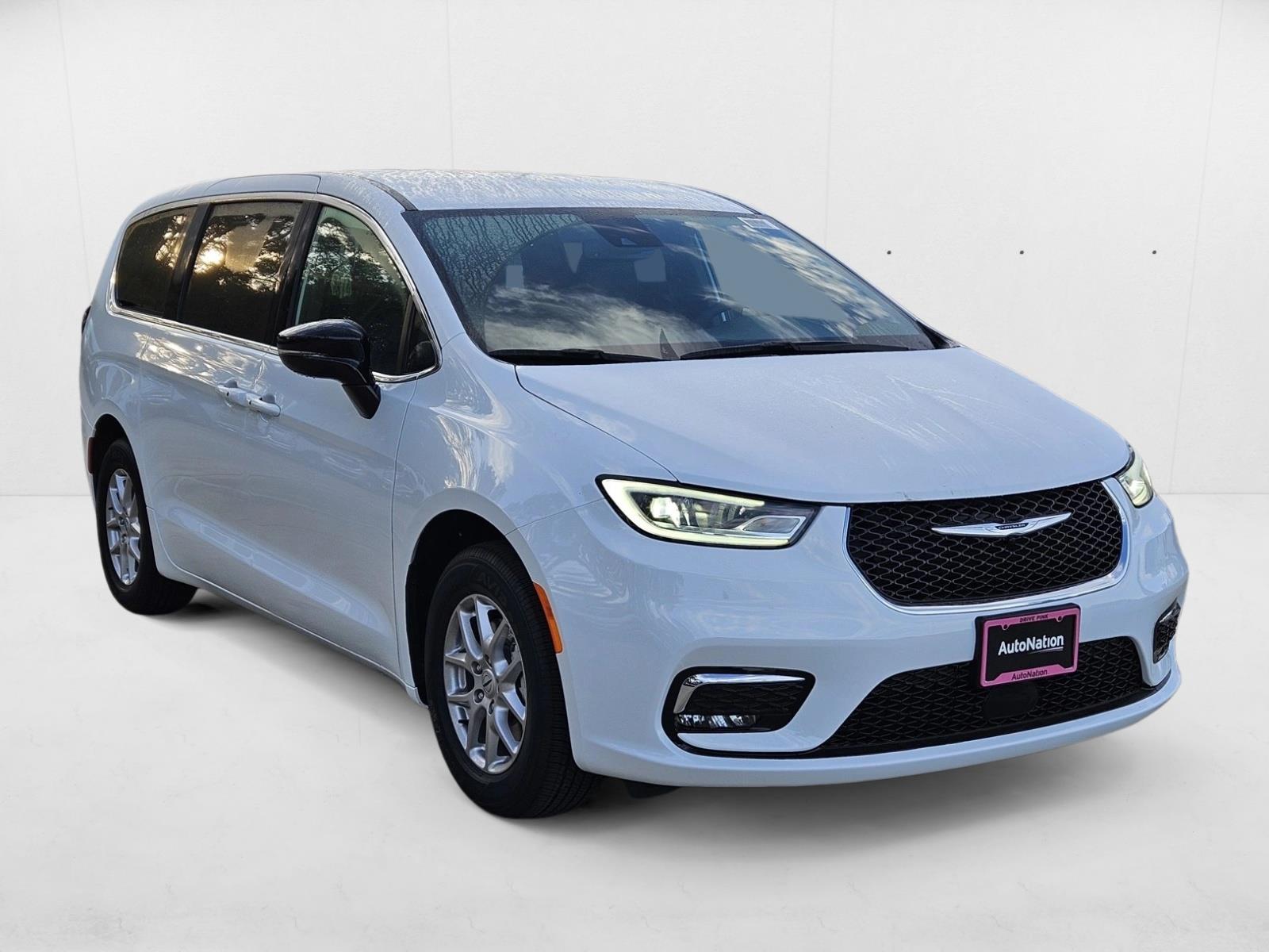 2025 Chrysler Pacifica photo 3