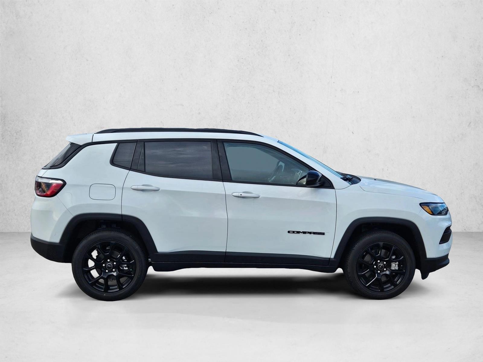 2026 Jeep Compass Latitude Altitude photo 4