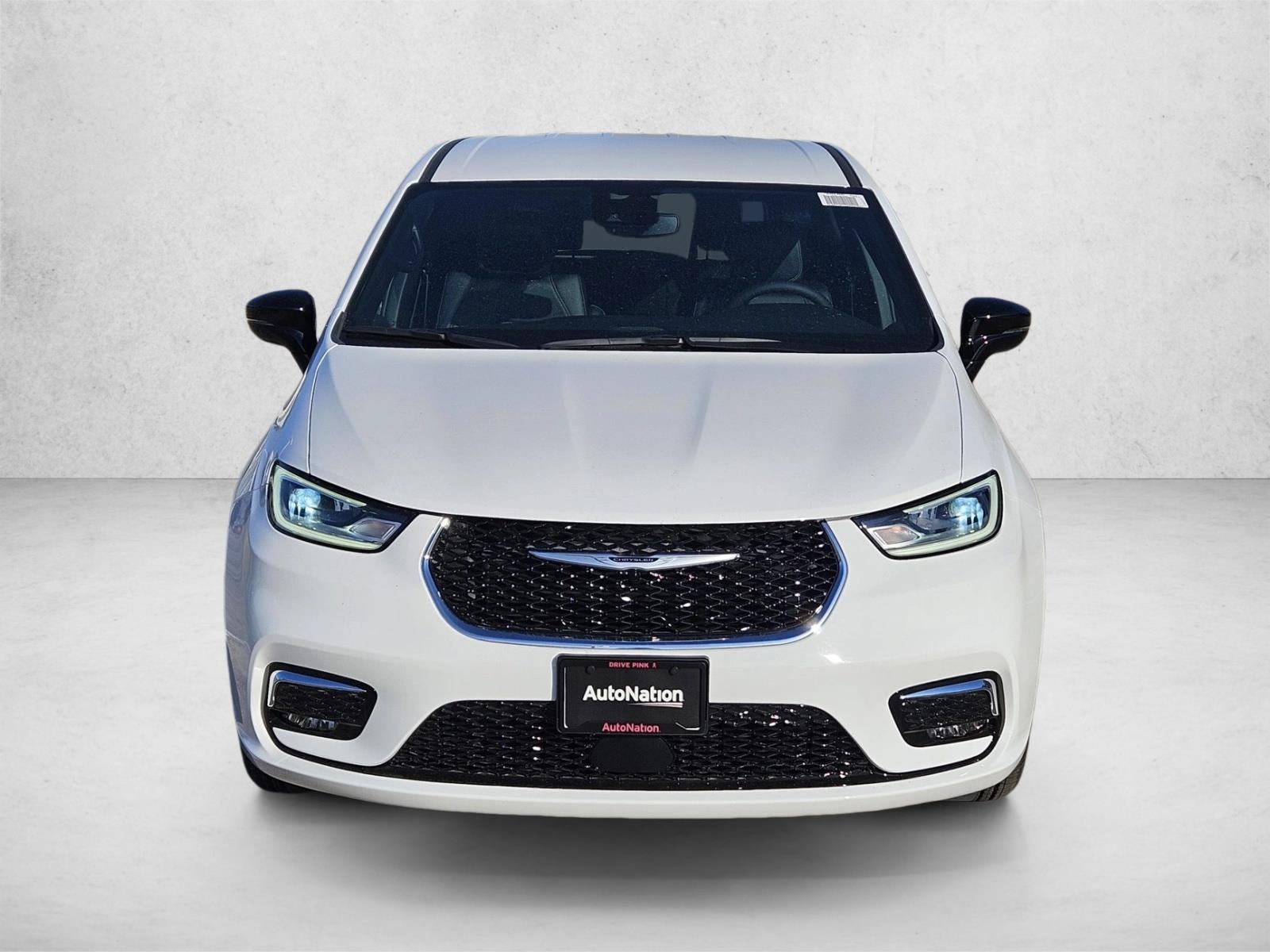 2025 Chrysler Pacifica photo 2