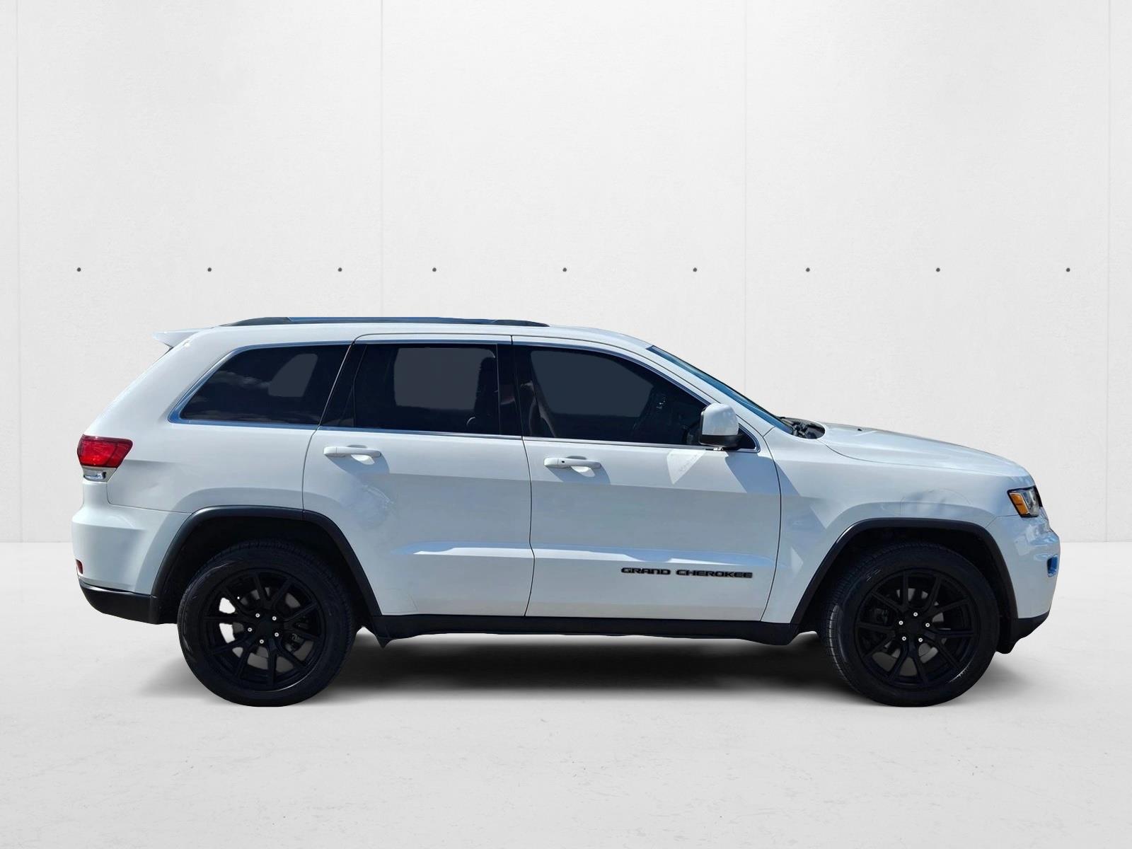 2020 Jeep Grand Cherokee Laredo E photo 3
