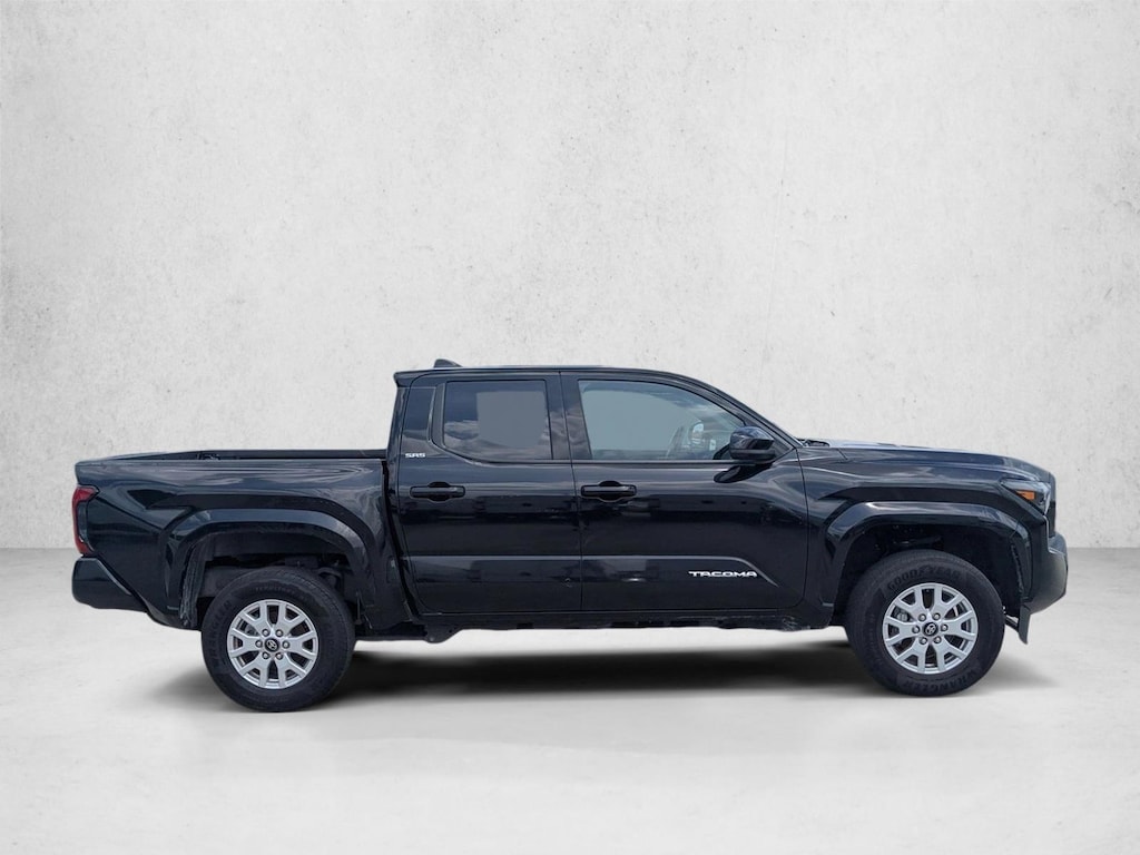 Used 2025 Toyota Tacoma 4WD SR5 Crew Cab Pickup