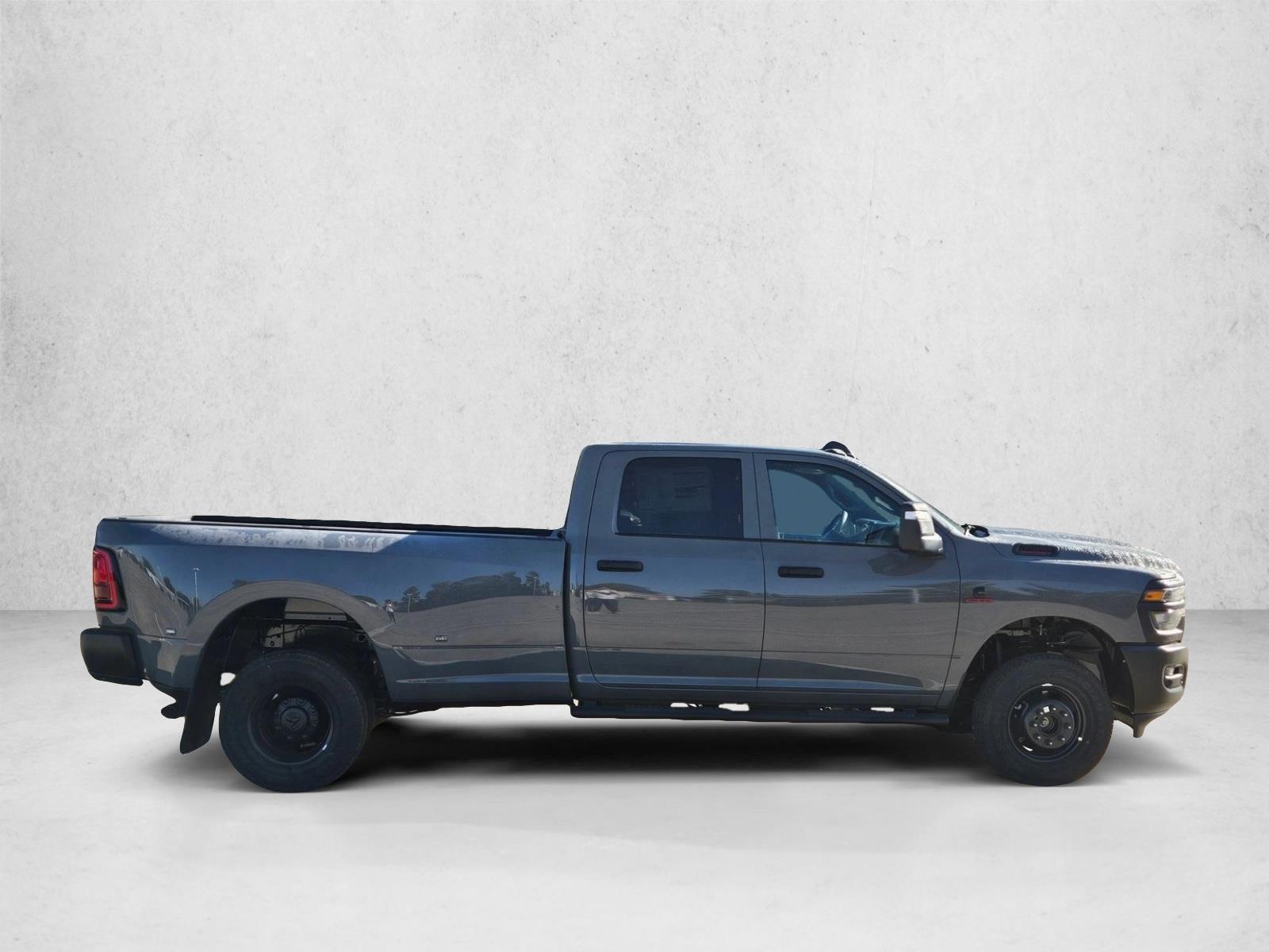 2026 Ram 3500 Tradesman photo 4