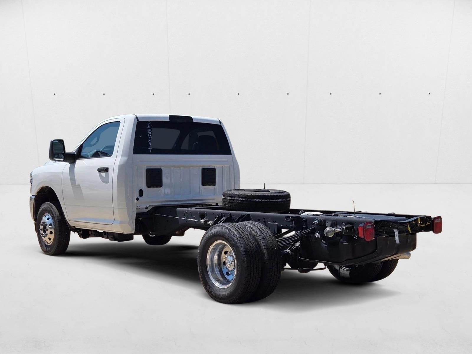 2025 RAM 3500 Chassis Tradesman - Photo 8