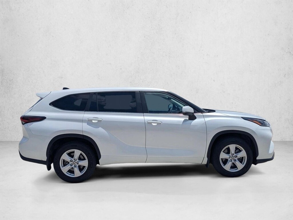 Used 2024 Toyota Highlander LE Sport Utility