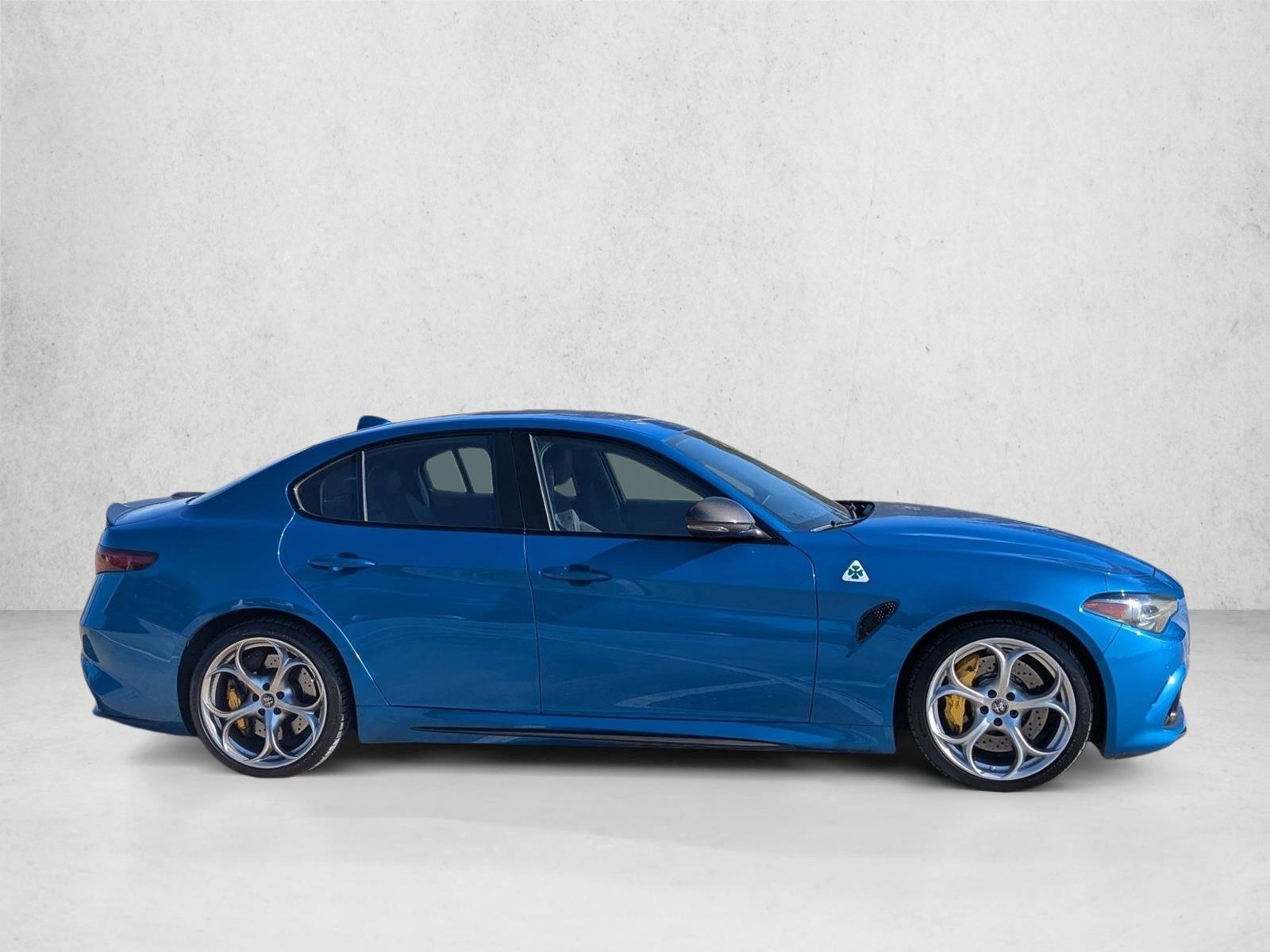 2020 Alfa Romeo Giulia Quadrifoglio photo 3