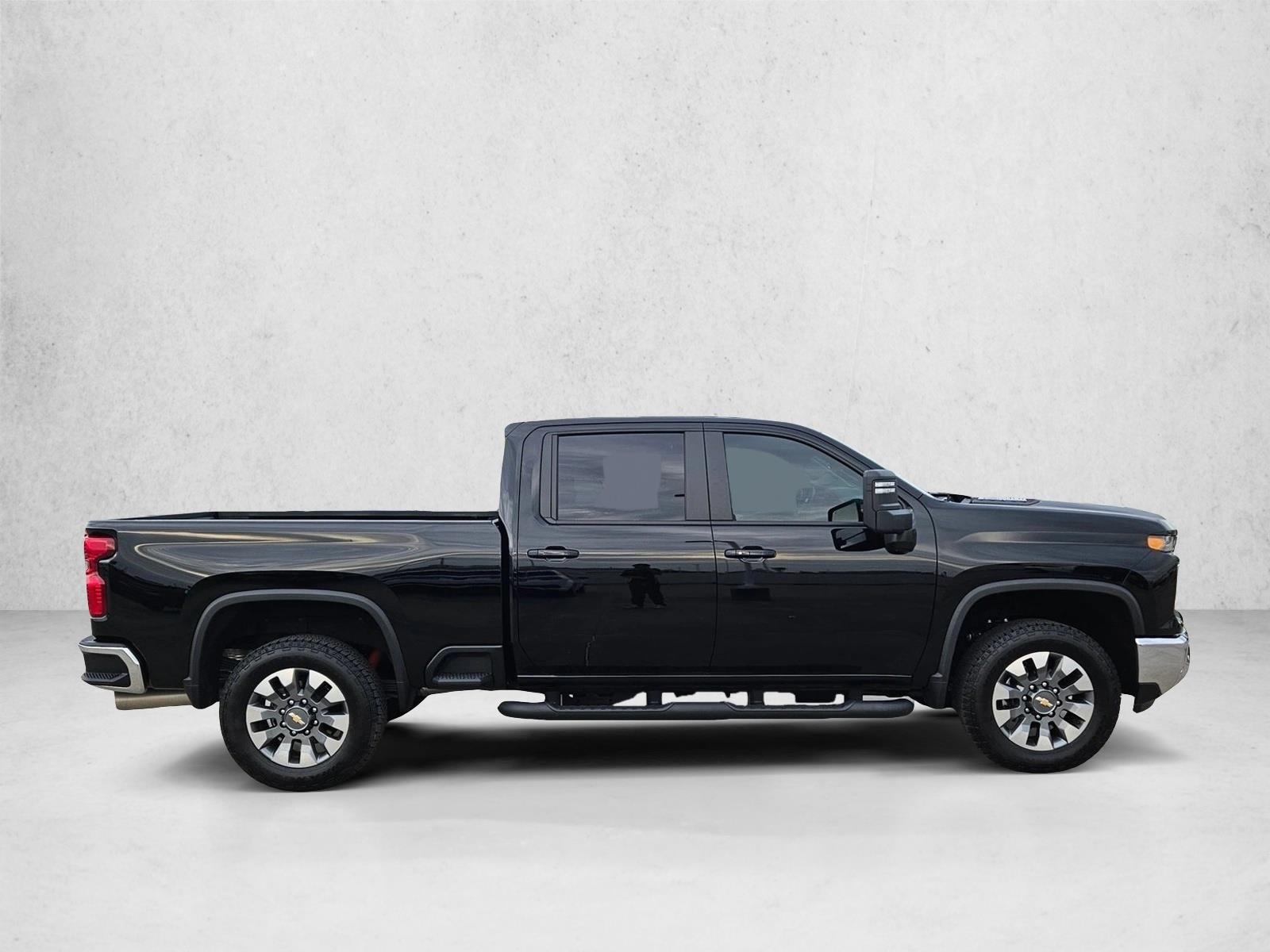 2025 Chevrolet Silverado 2500HD LT photo 4