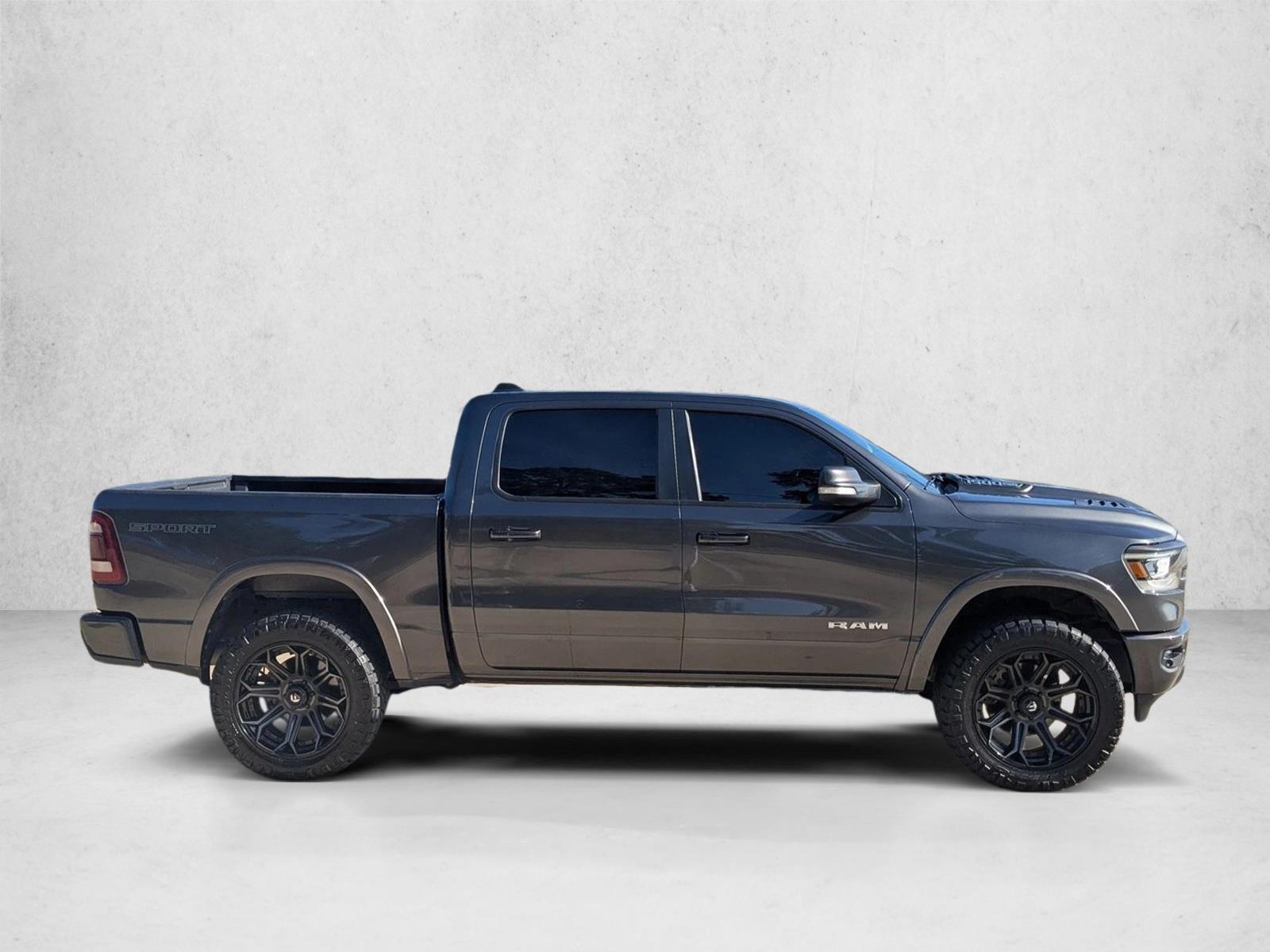 2020 Ram 1500 Laramie photo 3