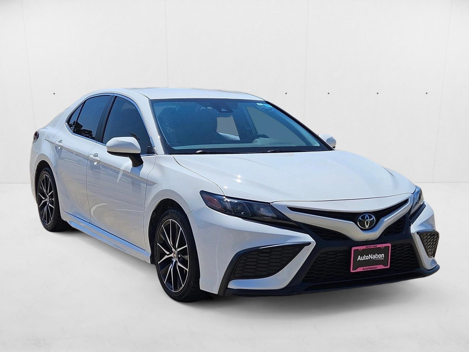 2021 Toyota Camry SE photo 3