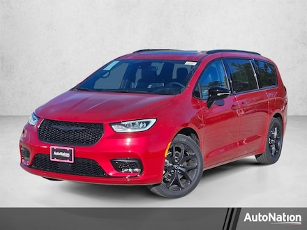2026 Chrysler Pacifica Limited Van Passenger Van