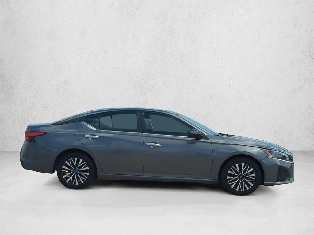 Used 2025 Nissan Altima SV 4dr Car