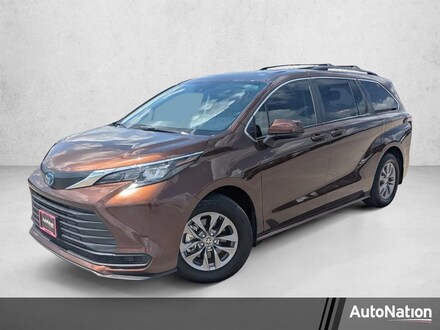2024 Toyota Sienna LE Mini-van Passenger