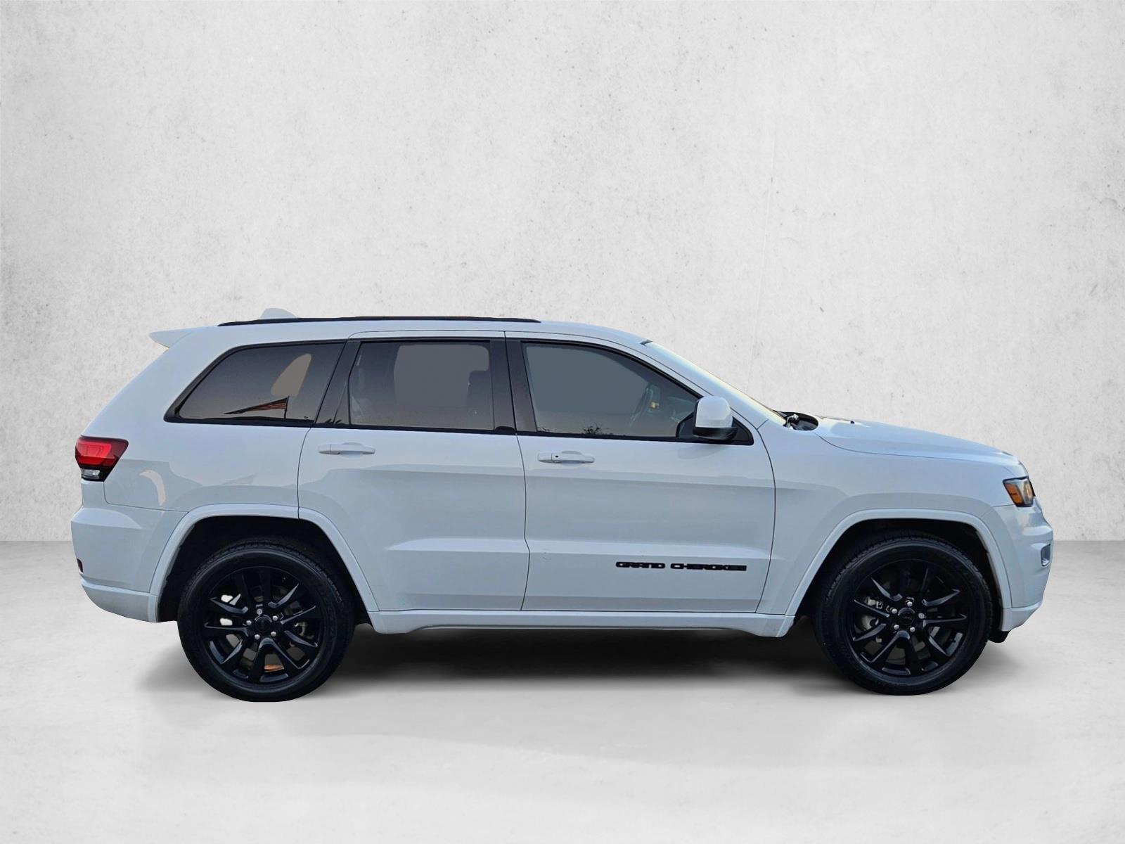 2018 Jeep Grand Cherokee Altitude Sport photo 3