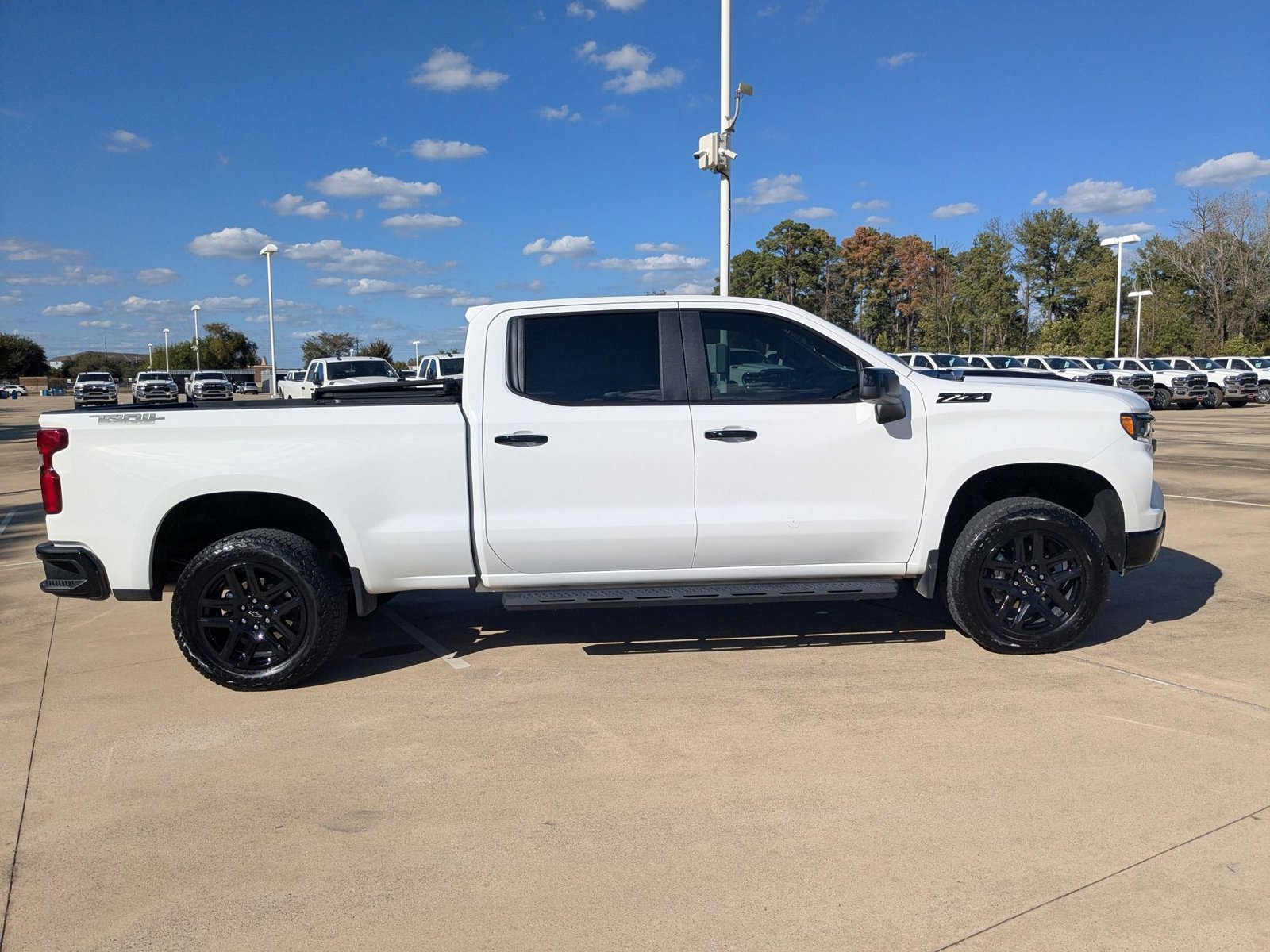 2025 Chevrolet Silverado 1500 LT Trail Boss photo 2