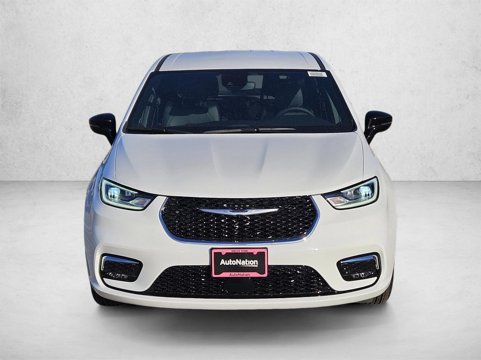 2025 Chrysler Pacifica photo 2