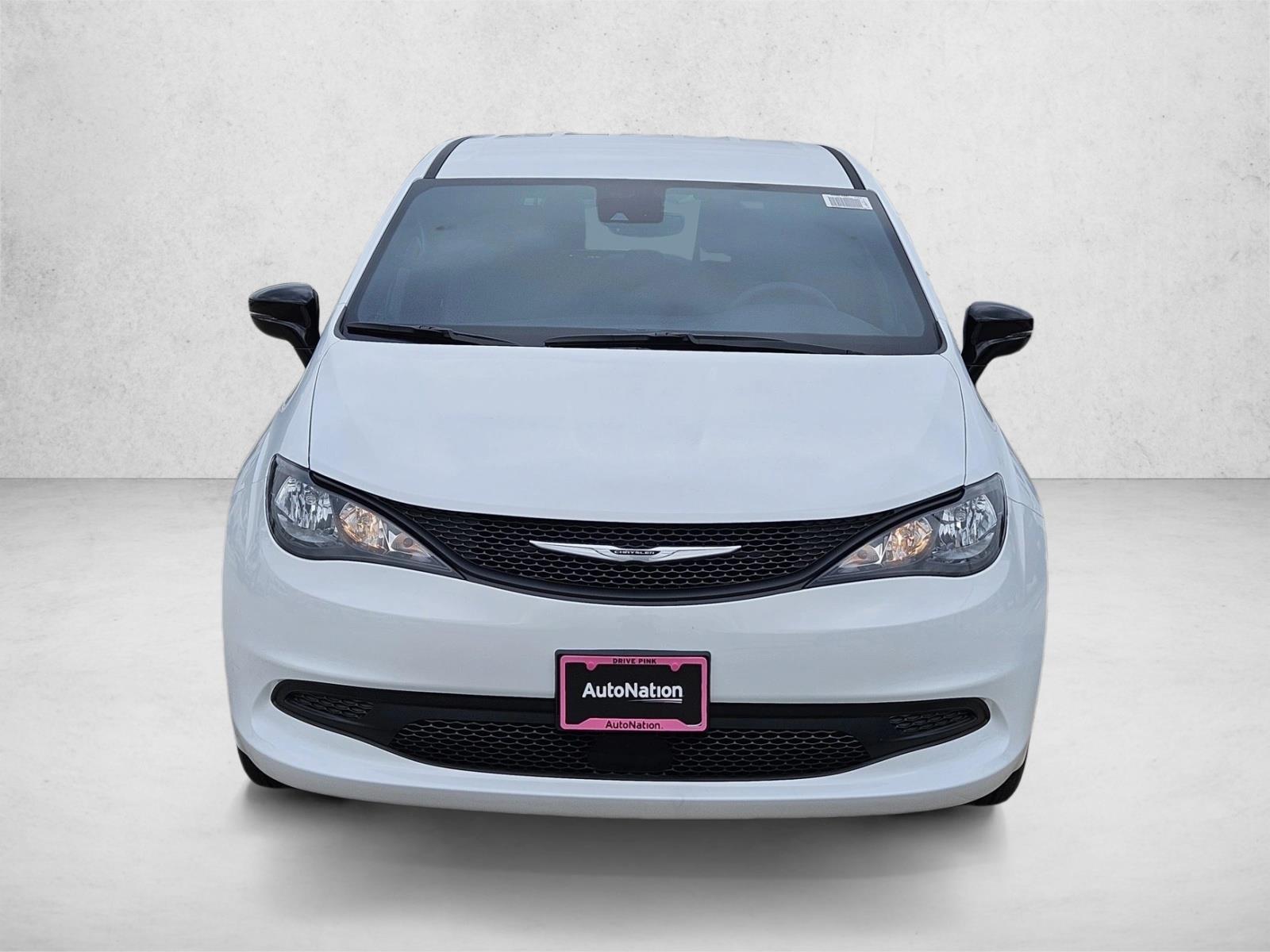 2025 Chrysler Voyager LX photo 2