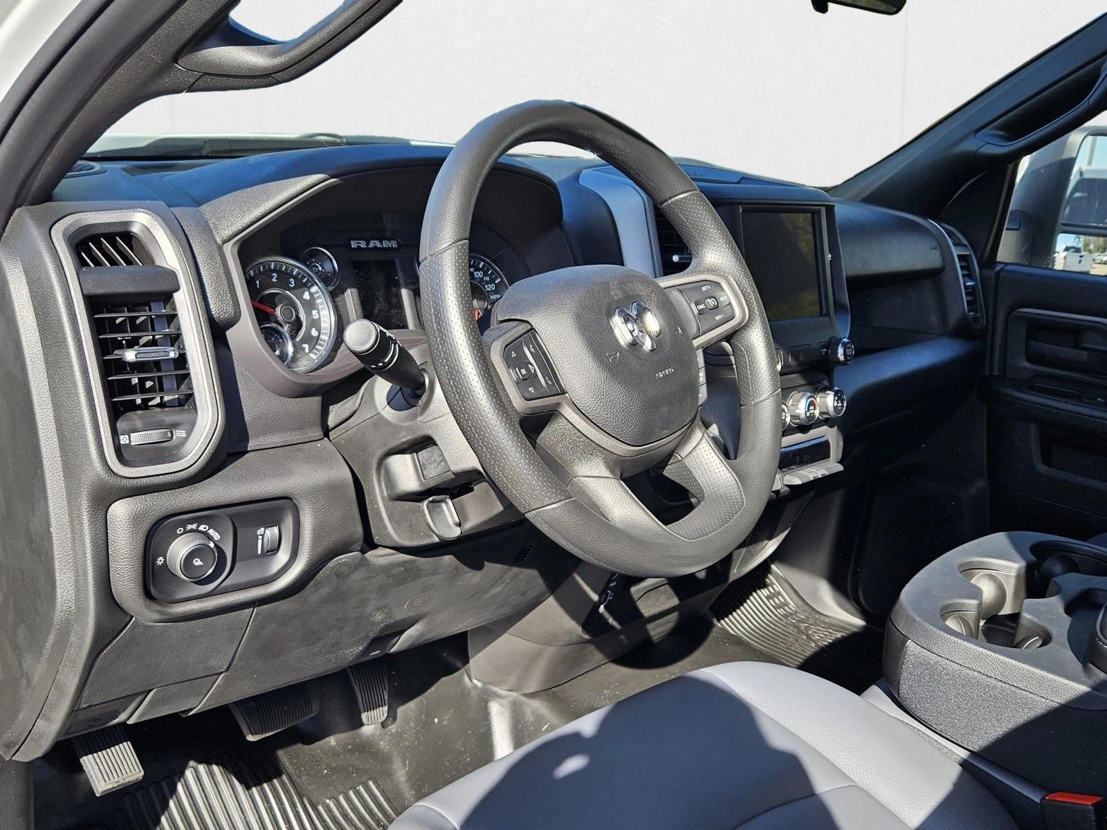 2024 Ram 2500 Tradesman photo 3