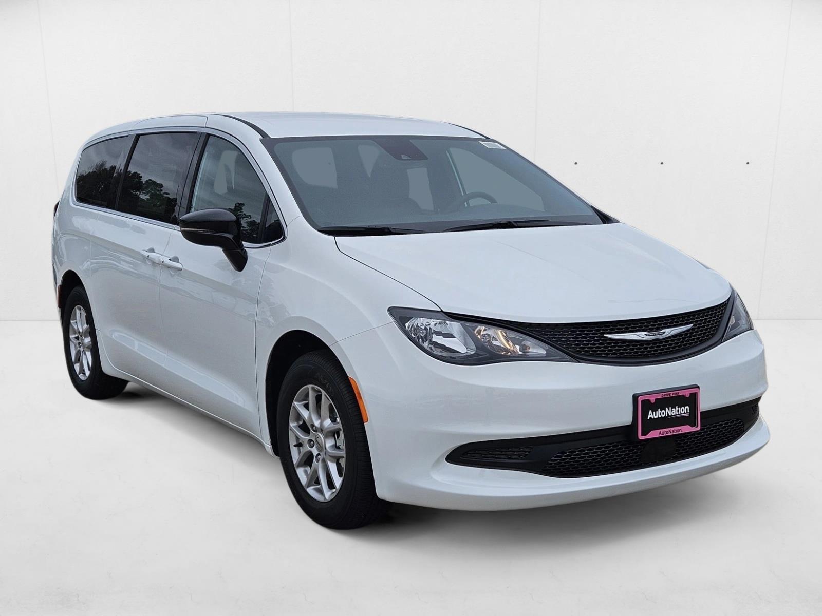 2025 Chrysler Voyager LX photo 3