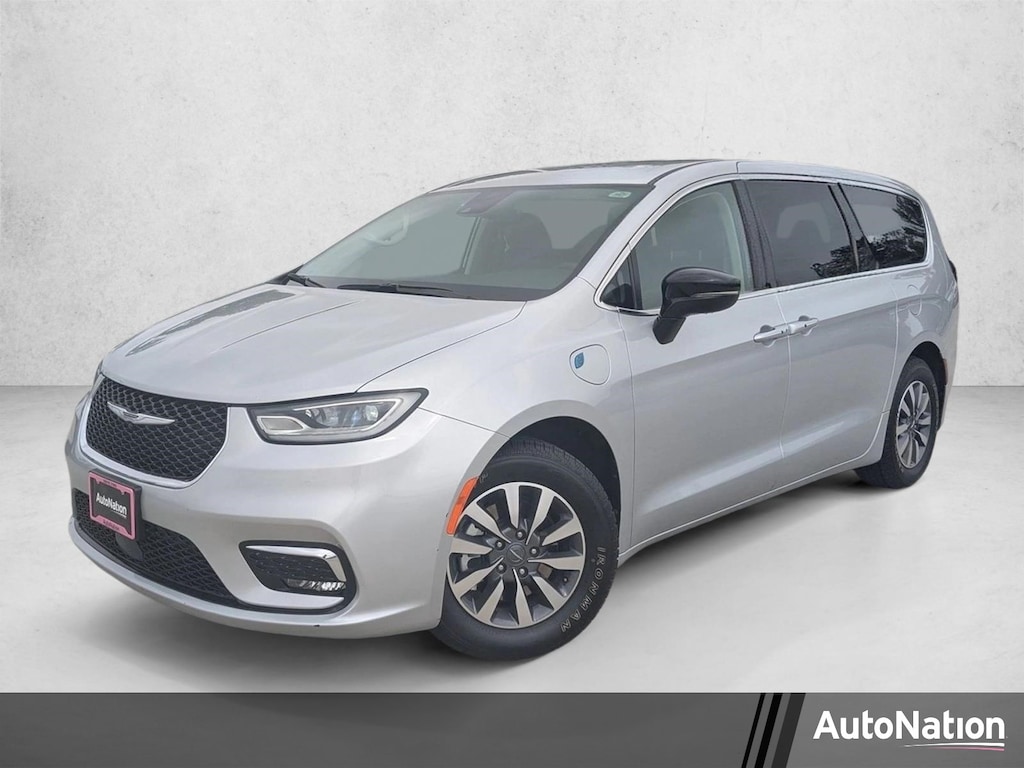 Used 2024 Chrysler Pacifica Hybrid Select Mini-van Passenger