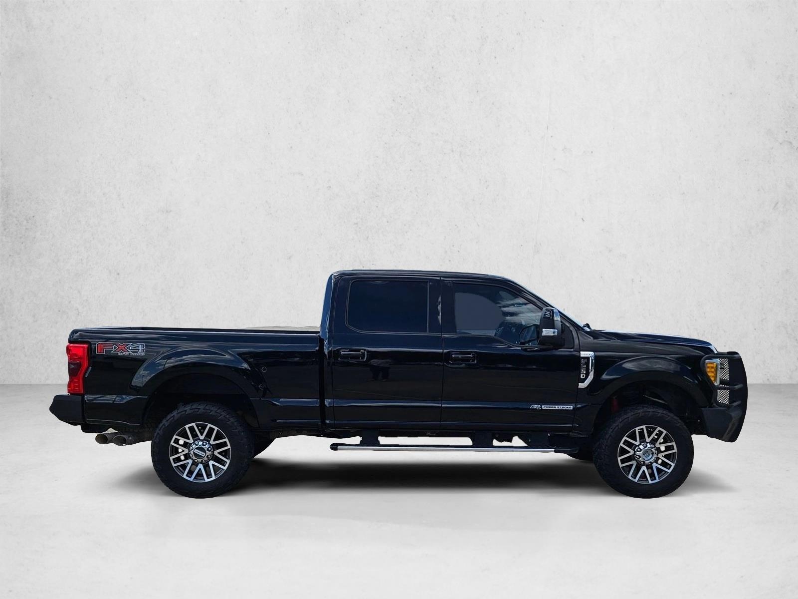 2017 Ford F-250 Lariat photo 4