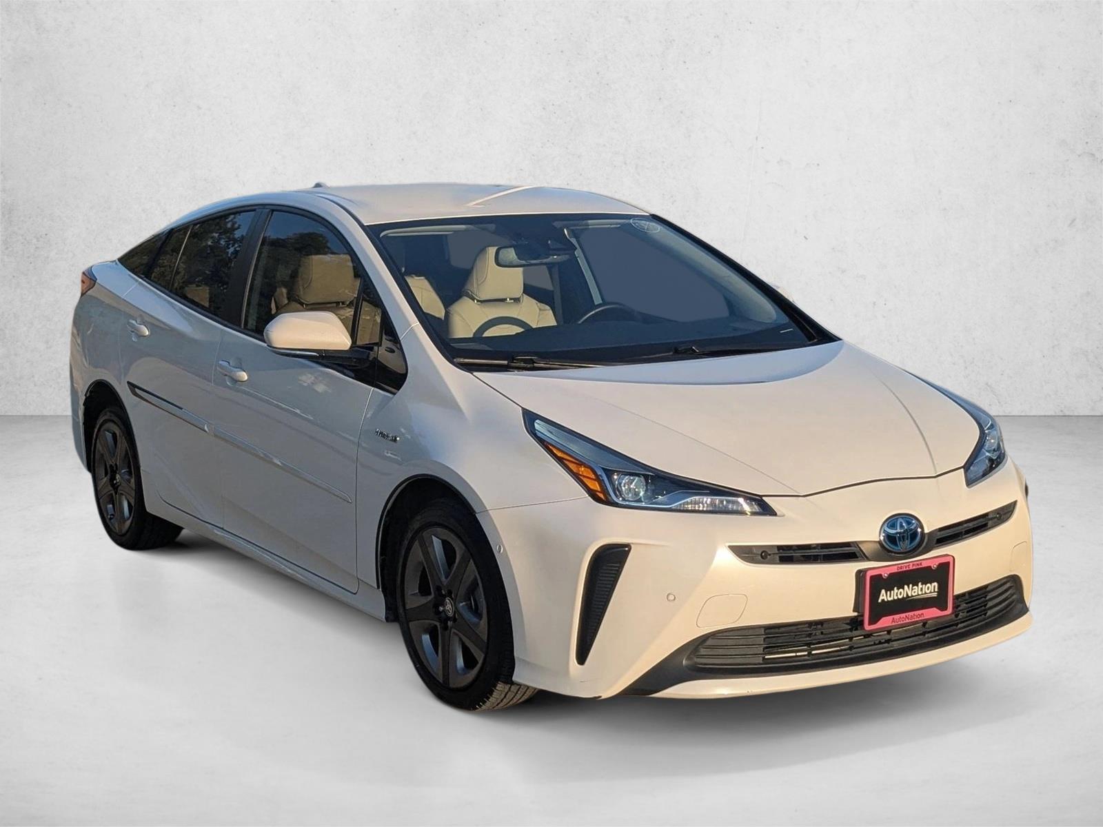 2019 Toyota Prius Limited photo 3