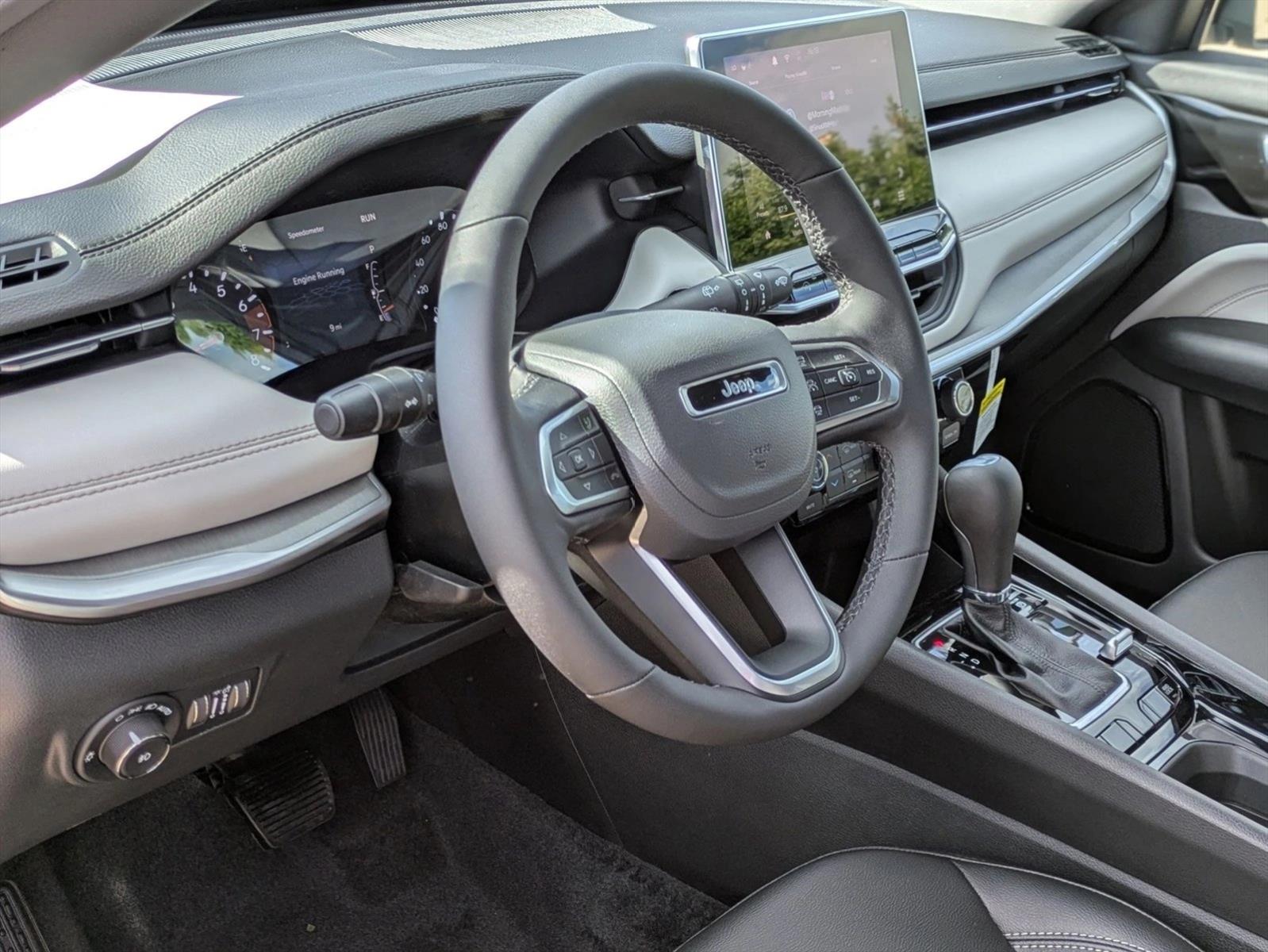 2025 Jeep Compass Limited photo 3