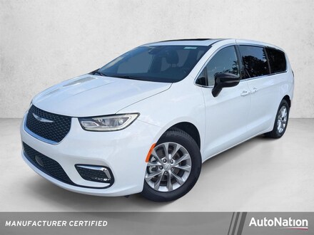 2026 Chrysler Pacifica Limited Mini-van Passenger