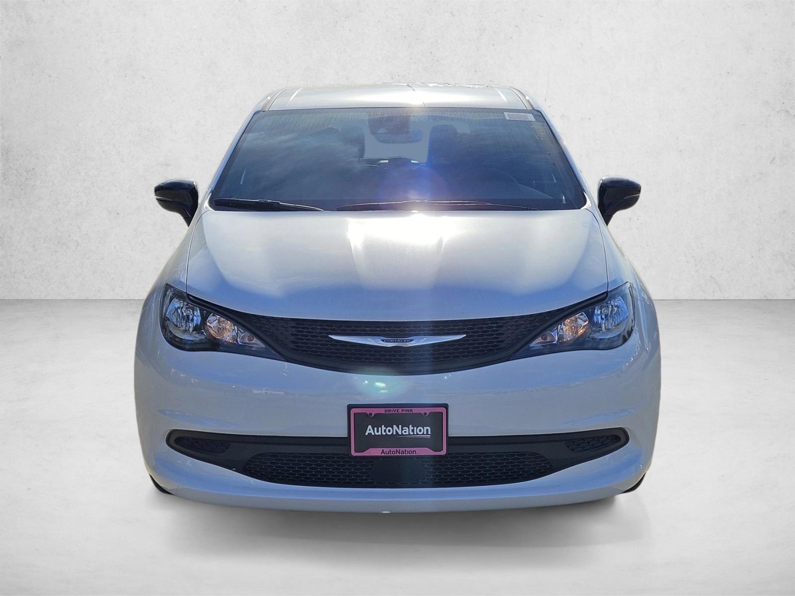 2025 Chrysler Voyager LX photo 2