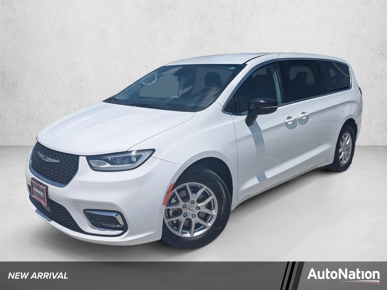 2024 Chrysler Pacifica Touring L's photo
