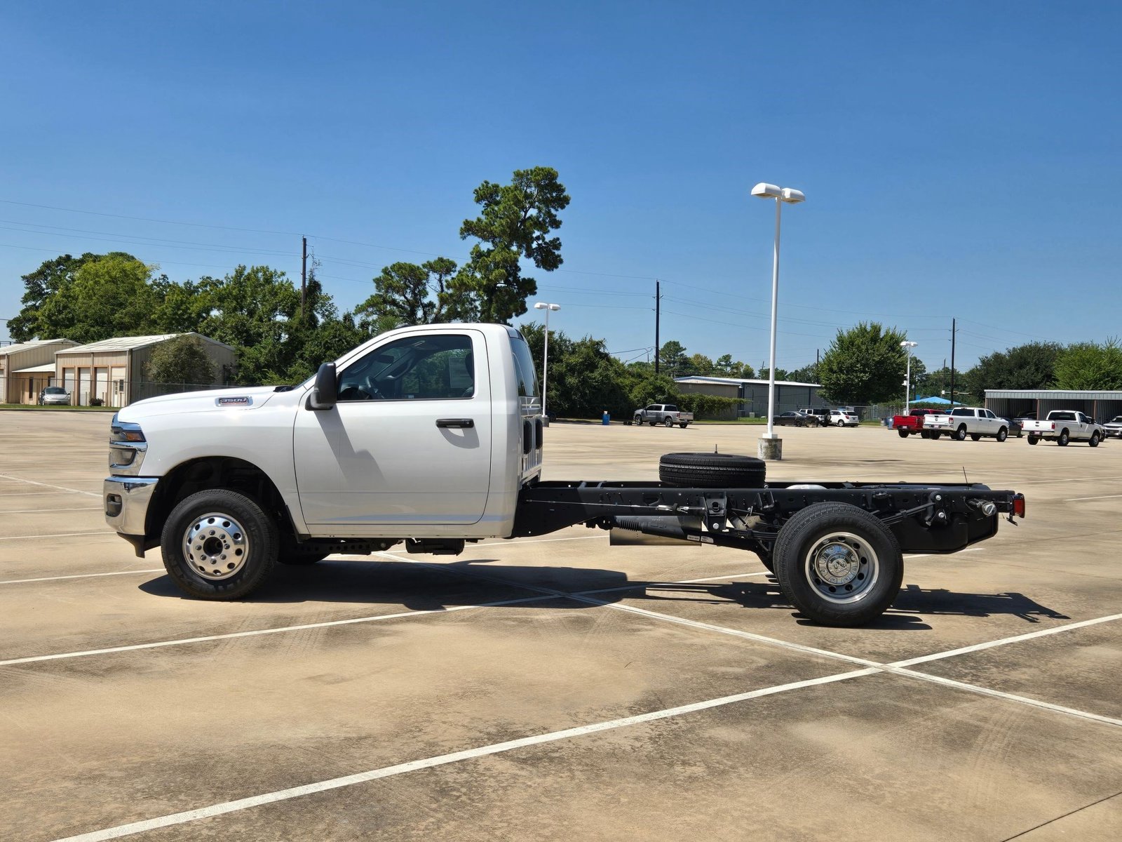 2025 RAM 3500 Chassis Tradesman - Photo 9