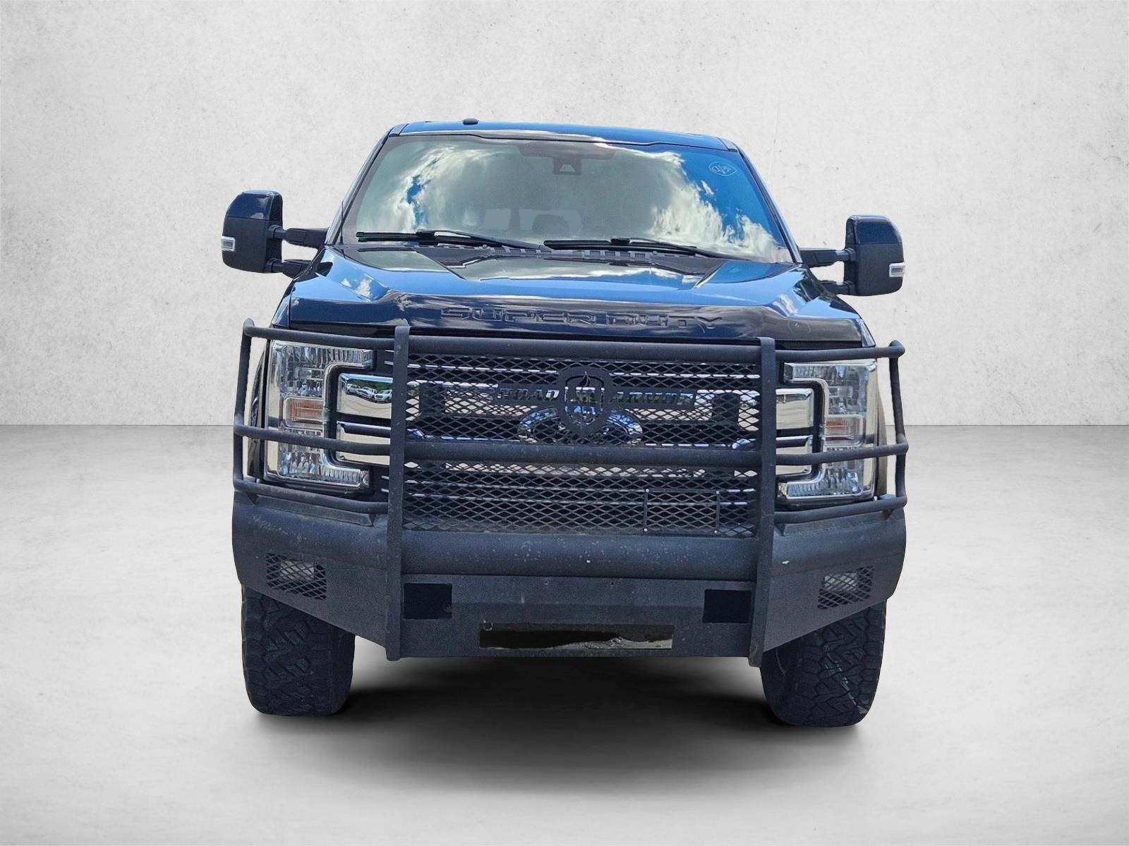 2017 Ford F-250 Lariat photo 2