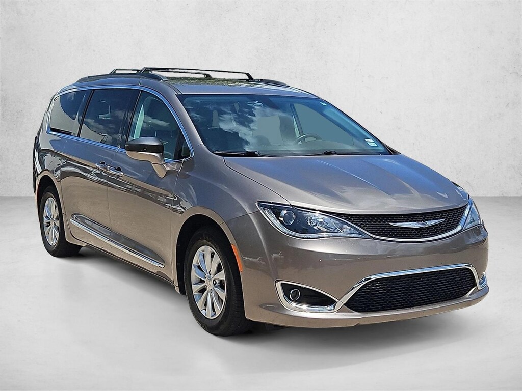 Used 2017 Chrysler Pacifica Touring-L Mini-van Passenger