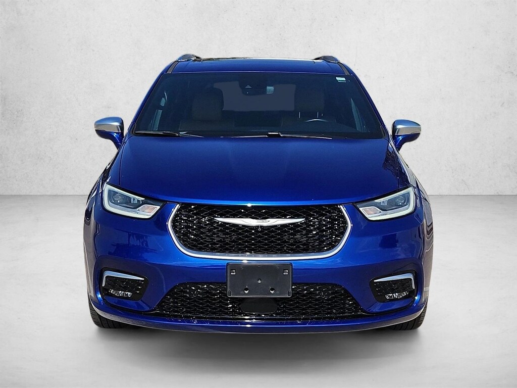 Used 2021 Chrysler Pacifica Pinnacle Mini-van Passenger