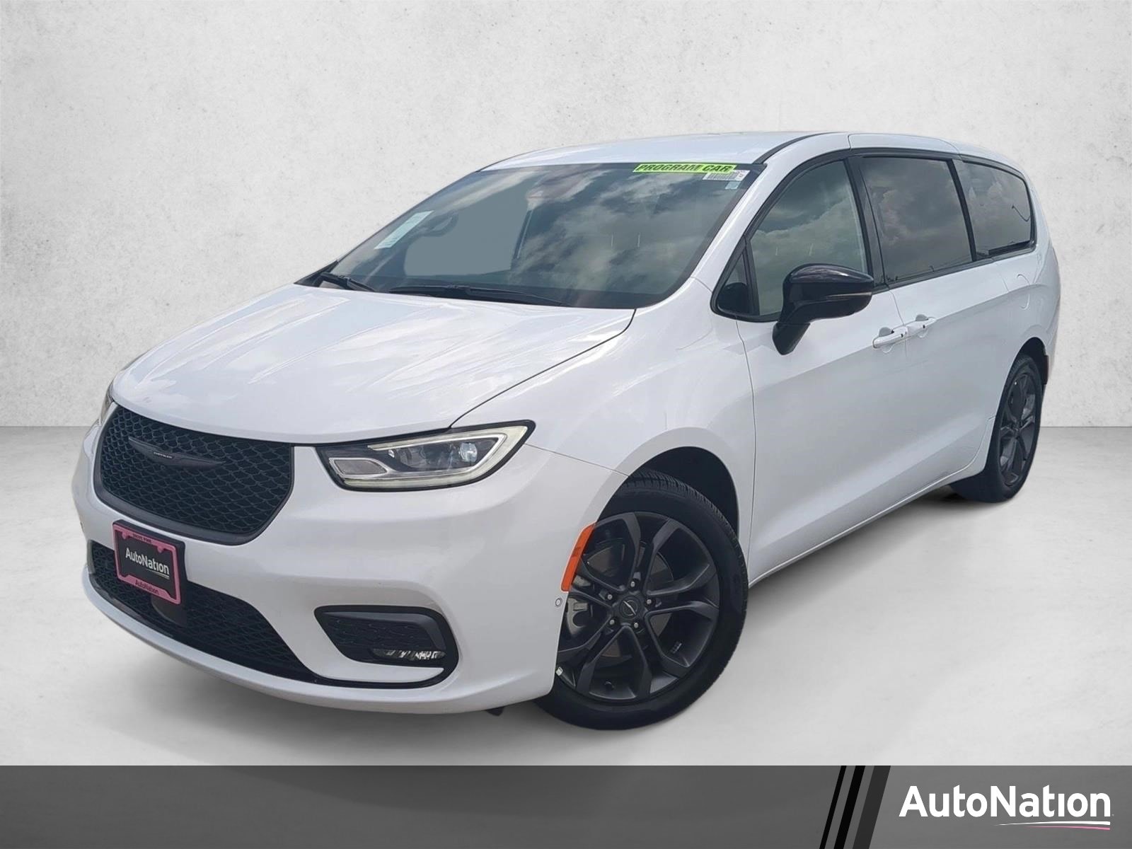 2026 Chrysler Pacifica Select's photo