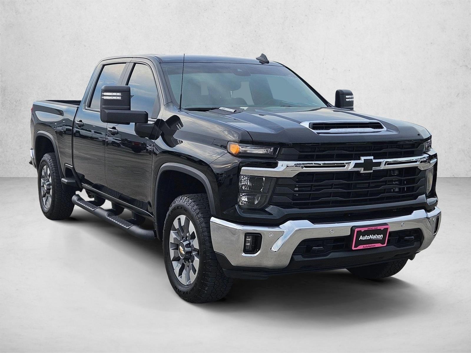 2025 Chevrolet Silverado 2500HD LT photo 3