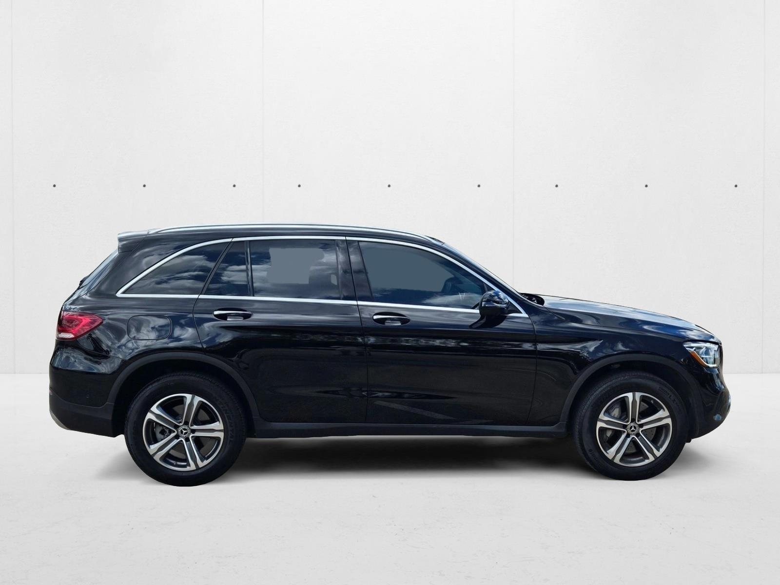 2022 Mercedes Benz GLC 300 photo 2
