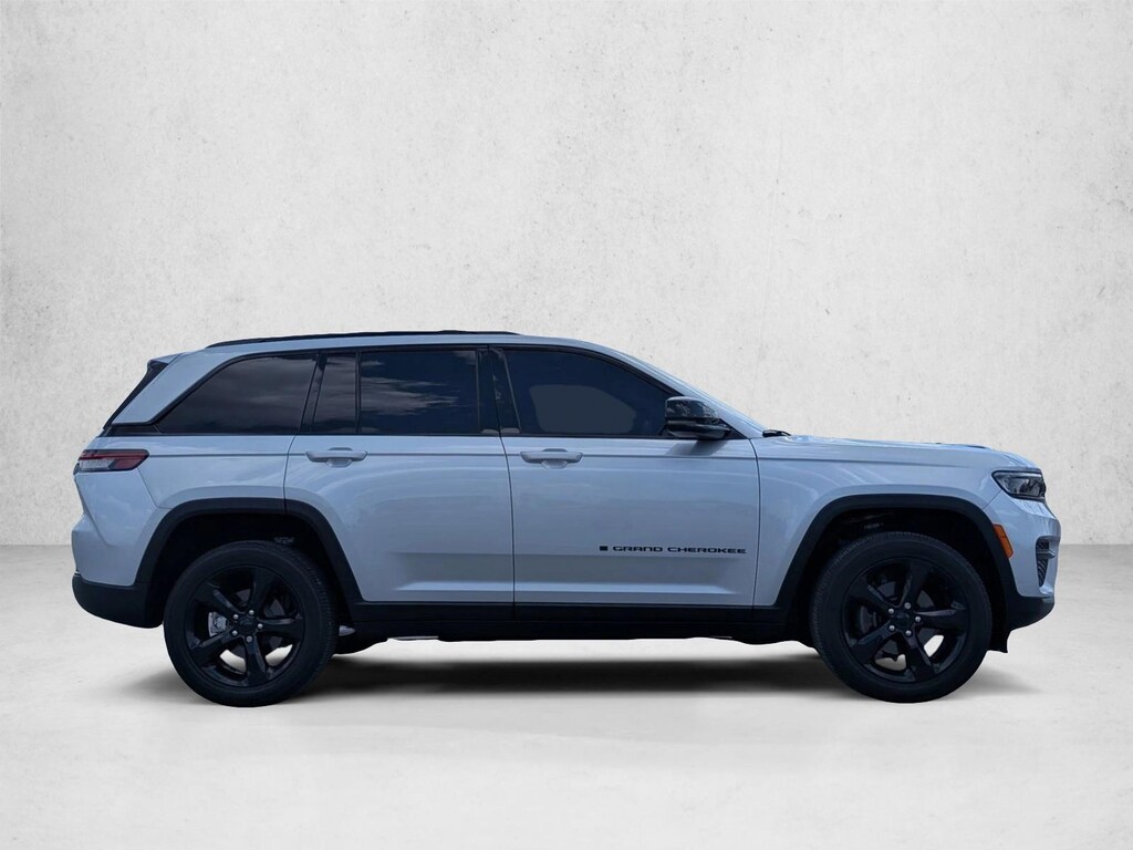 Used 2024 Jeep Grand Cherokee Altitude Sport Utility