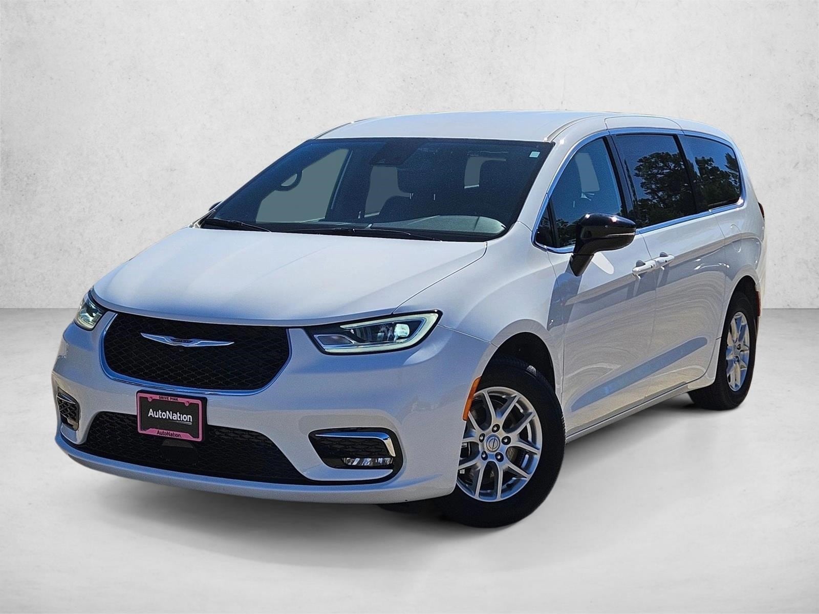 2025 Chrysler Pacifica Select's photo