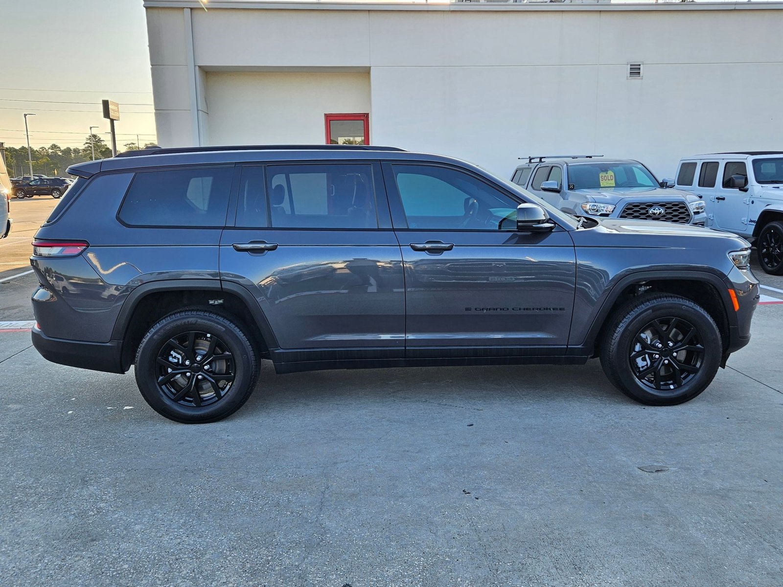2025 Jeep Grand Cherokee Altitude X photo 4