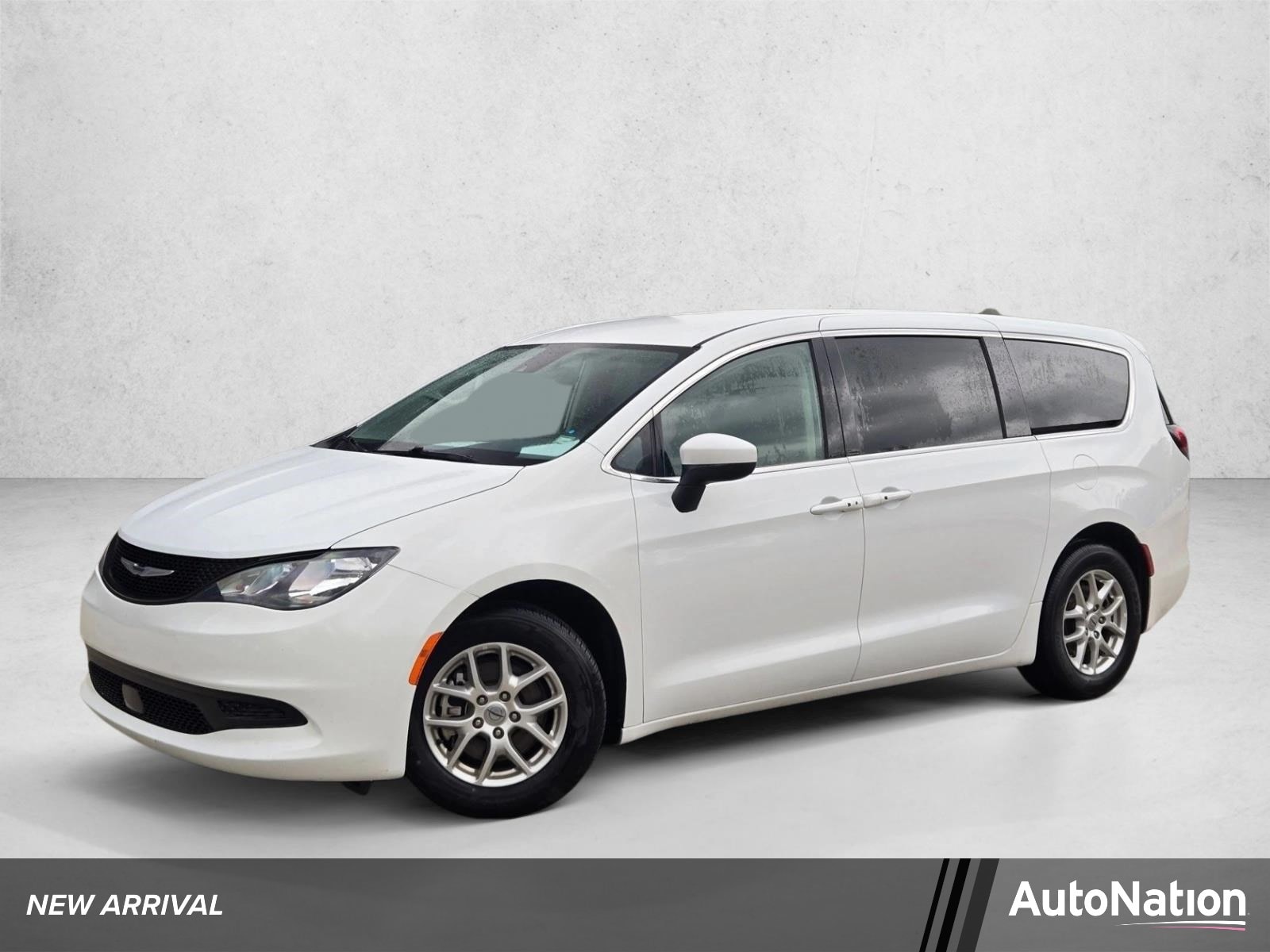 2023 Chrysler Voyager LX's photo