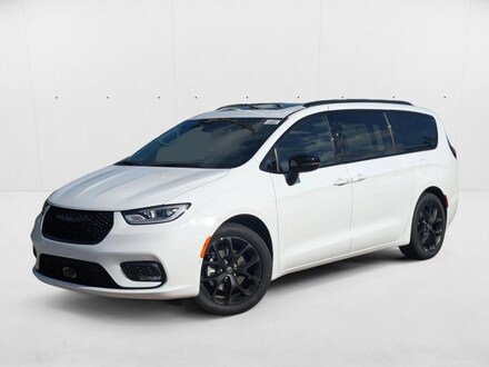 2025 Chrysler Pacifica Limited Van Passenger Van