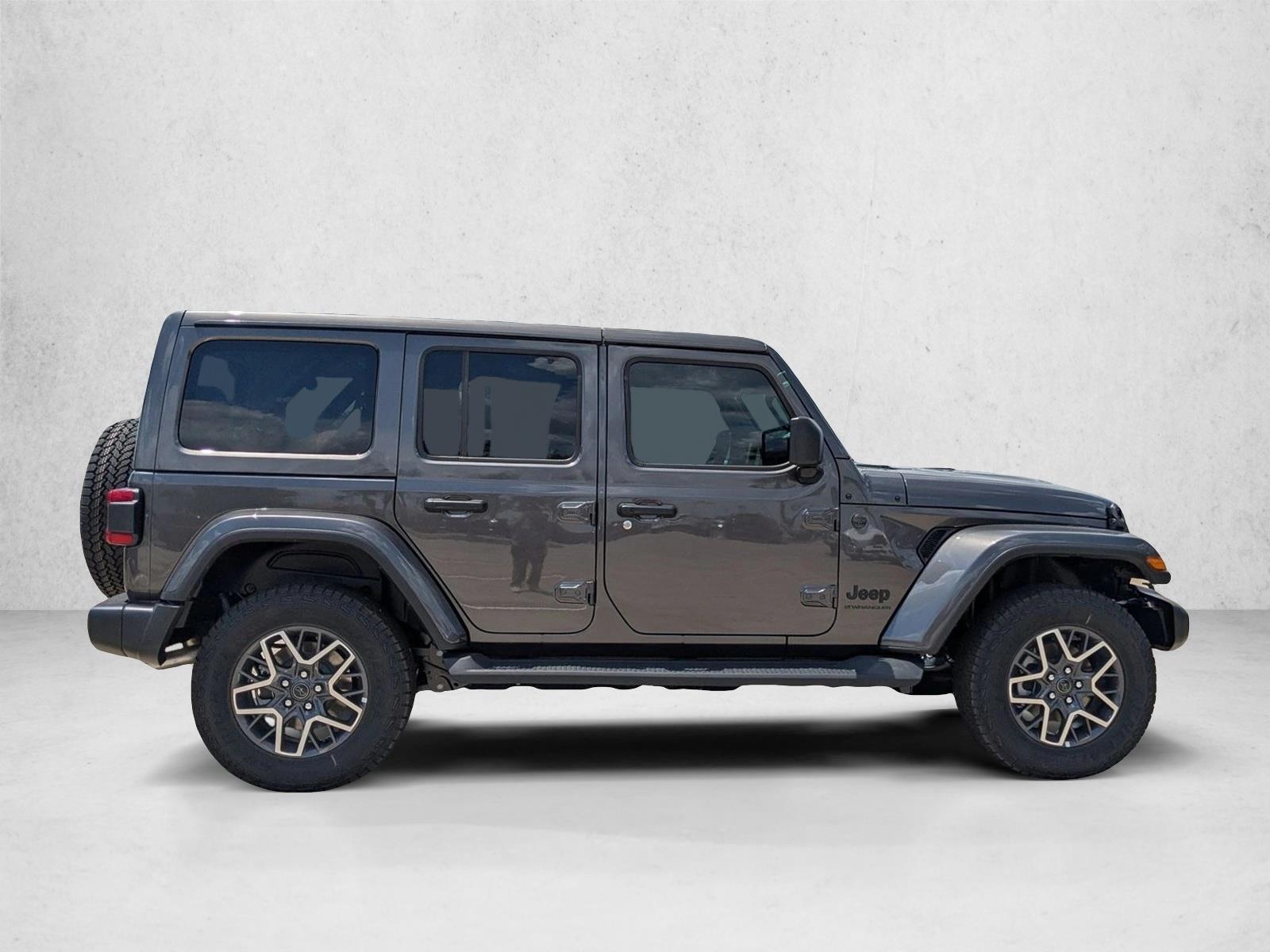 2025 Jeep Wrangler Sahara photo 4